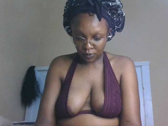 sexy-mommy, en directo ahora en BongaCams