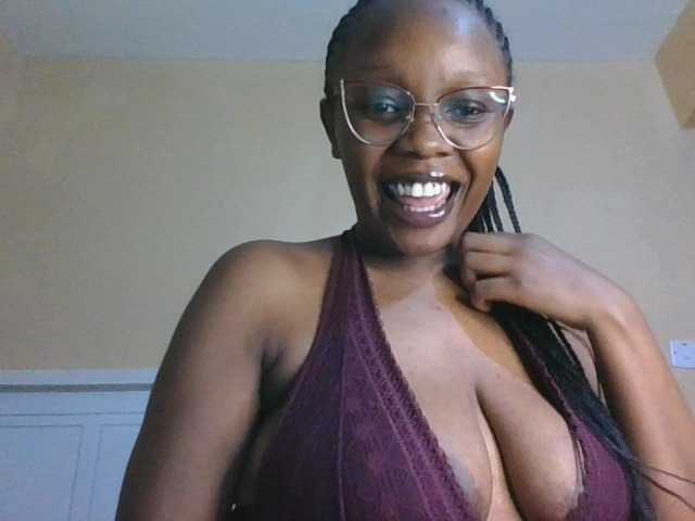 sexy-mommy live cam on BongaCams