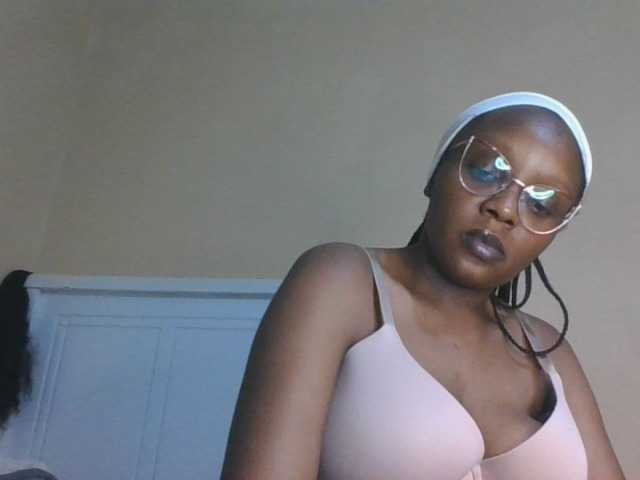 sexy-mommy live cam on BongaCams
