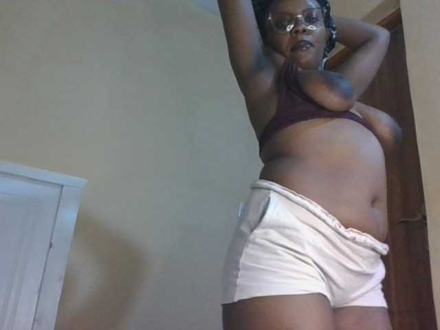 sexy-mommy, en directo ahora en BongaCams