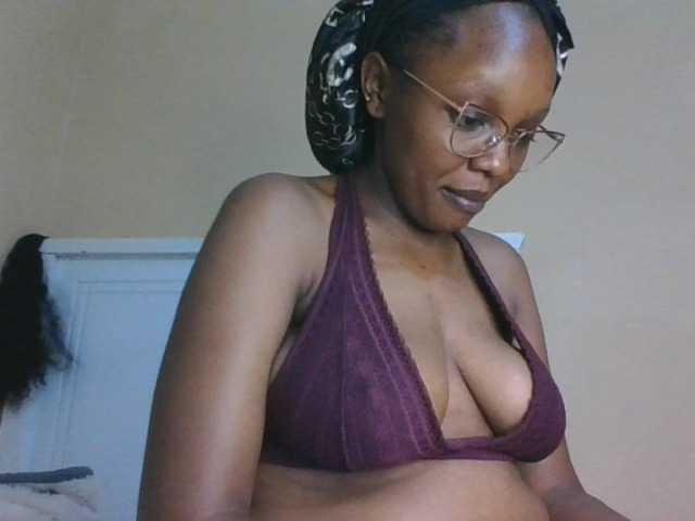 sexy-mommy, live now on BongaCams