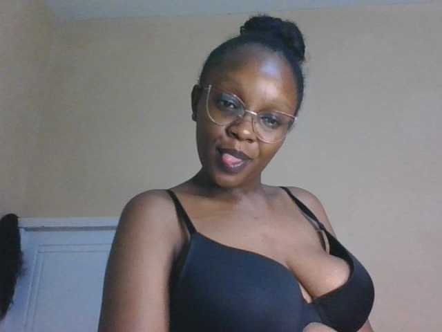sexy-mommy live cam on BongaCams