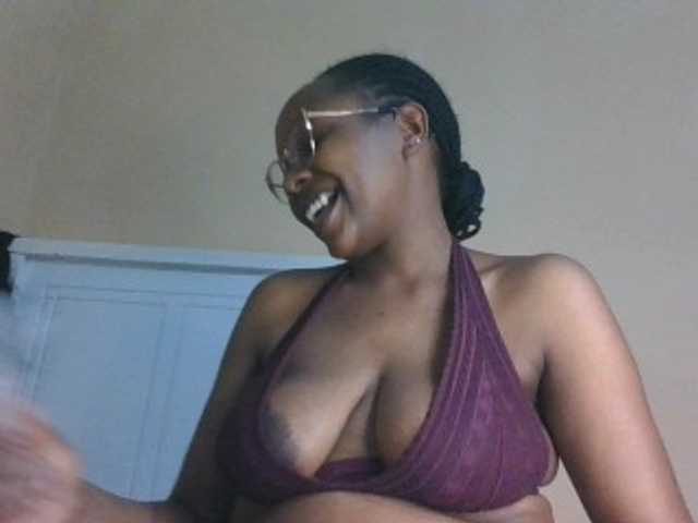 sexy-mommy live cam on BongaCams