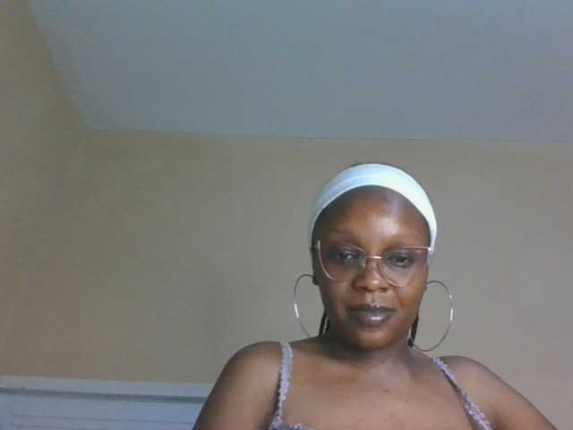 sexy-mommy live cam on BongaCams