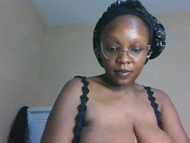 sexy-mommy, en directo ahora en BongaCams