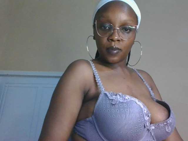 sexy-mommy live cam on BongaCams