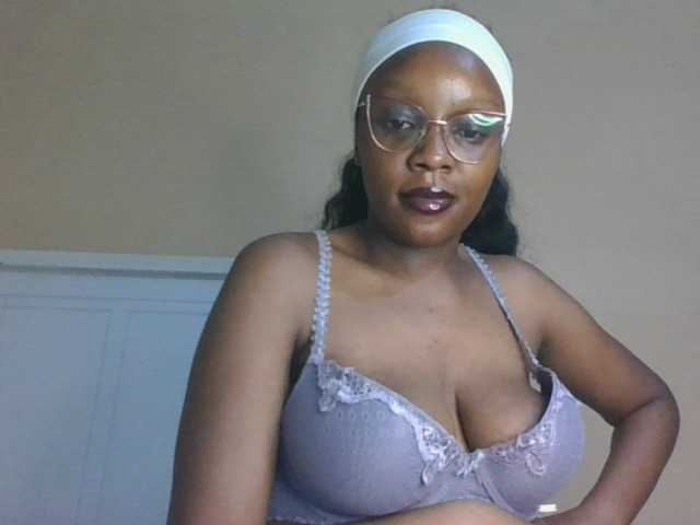 sexy-mommy live cam on BongaCams