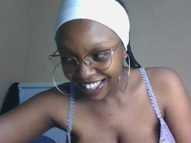 sexy-mommy live cam on BongaCams