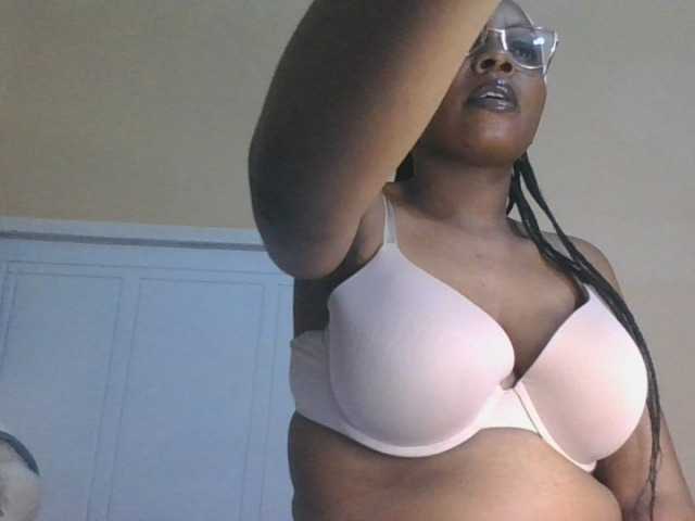 sexy-mommy live cam on BongaCams