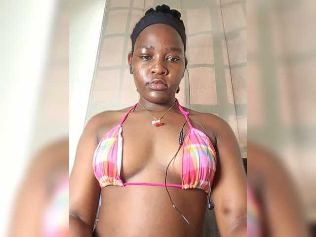 Zuri-sexy live cam on BongaCams