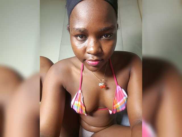 Zuri-sexy webcam