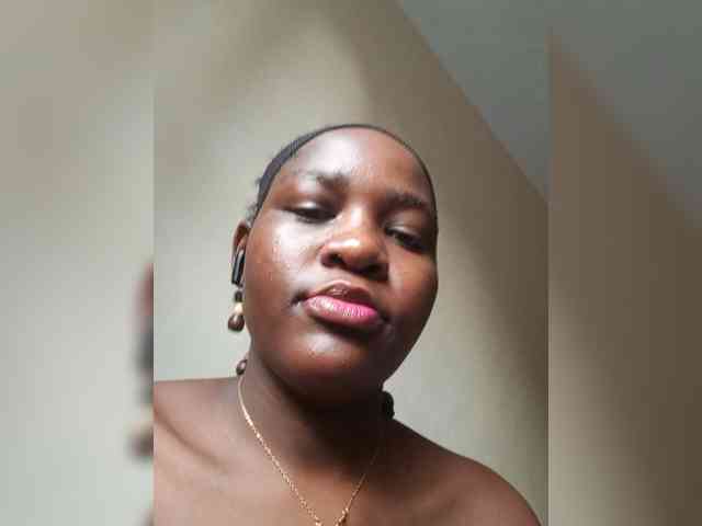 Zuri-sexy webcam