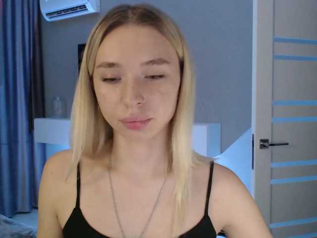 Emily-Hartt live cam on BongaCams