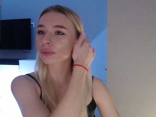 Emily-Hartt live cam preview