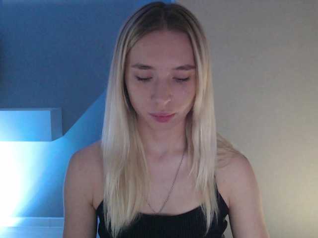 Emily-Hartt live cam preview