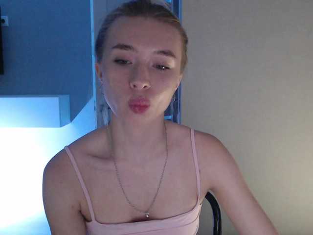 Emily-Hartt live cam on BongaCams