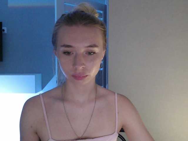 Emily-Hartt live cam on BongaCams