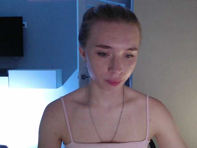 Emily-Hartt live cam preview