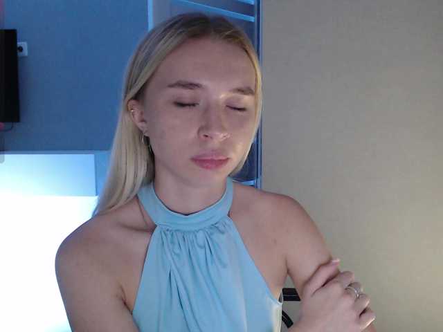 Emily-Hartt live cam preview