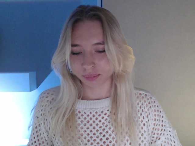 Emily-Hartt live cam preview