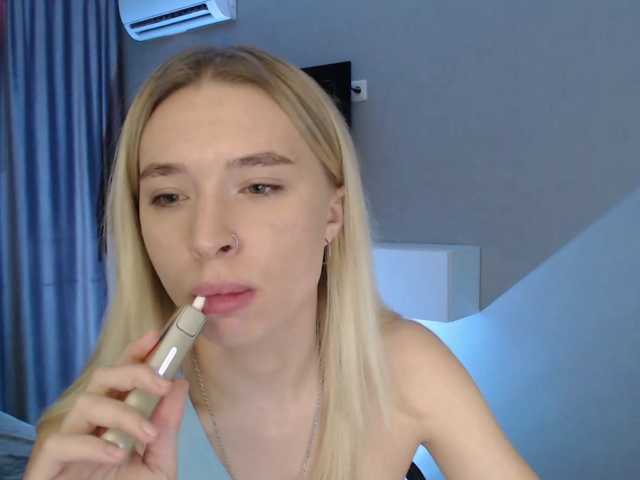 Emily-Hartt live cam preview