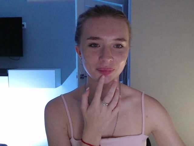 Emily-Hartt live cam on BongaCams