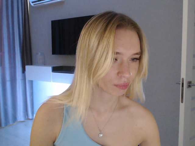 Emily-Hartt live cam preview