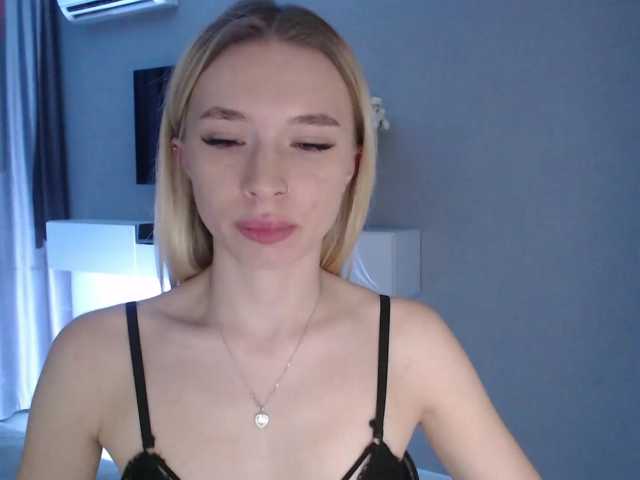 Emily-Hartt live cam on BongaCams