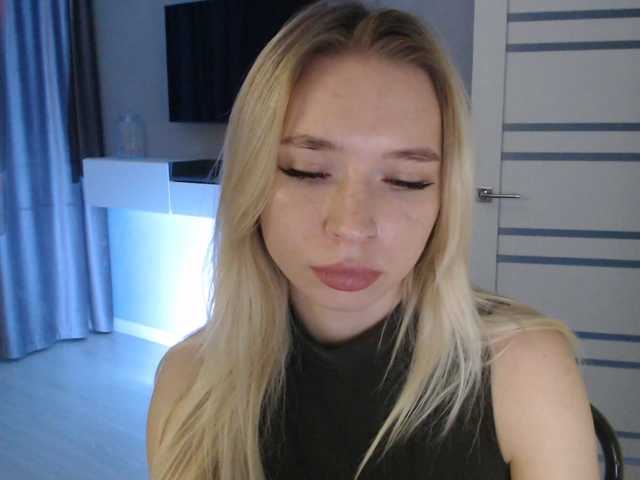 Emily-Hartt live cam on BongaCams