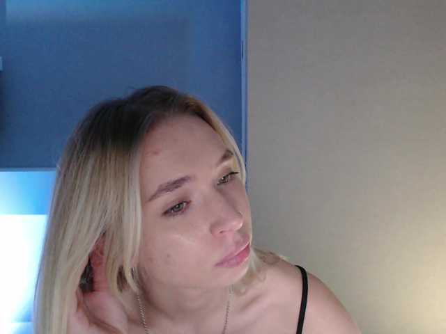 Emily-Hartt live cam on BongaCams