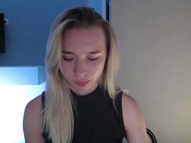 Emily-Hartt live cam on BongaCams