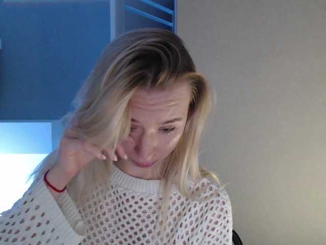 Emily-Hartt live cam preview