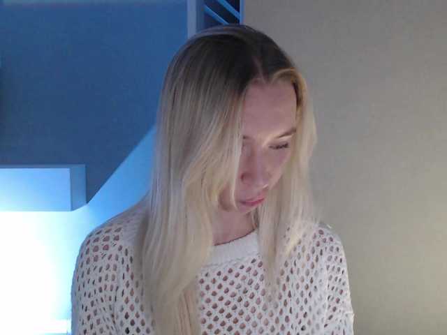Emily-Hartt live cam preview