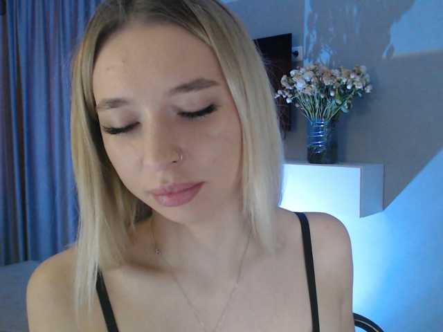 Emily-Hartt live cam on BongaCams