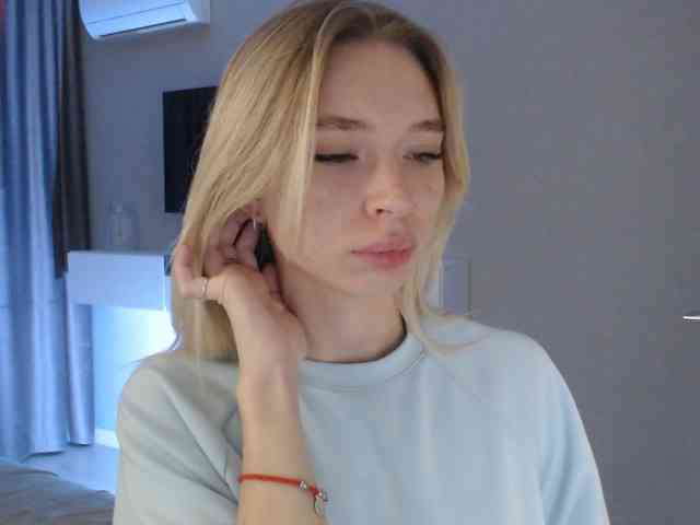 Emily-Hartt webcam