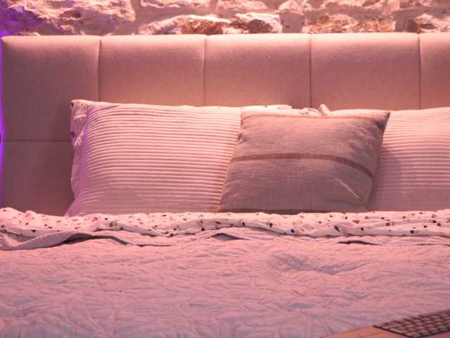 JJoannee, live now on BongaCams