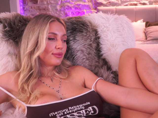 JJoannee — live female cam
