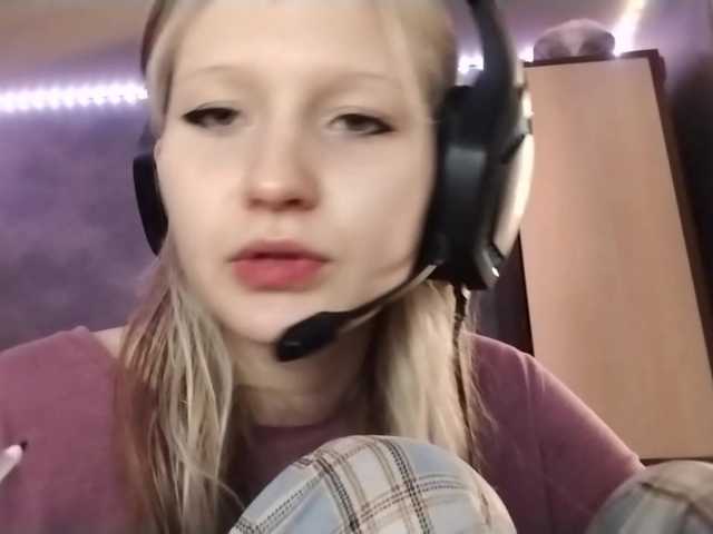 AmieFilipovic — live female cam