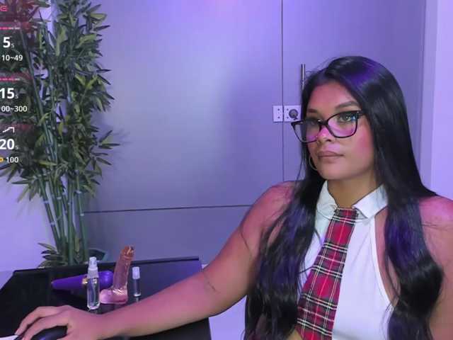 BrunetteExposito