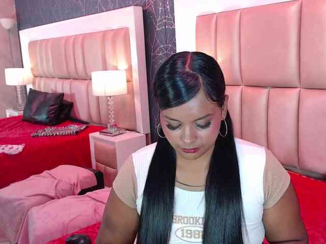 BrunetteExposito webcam