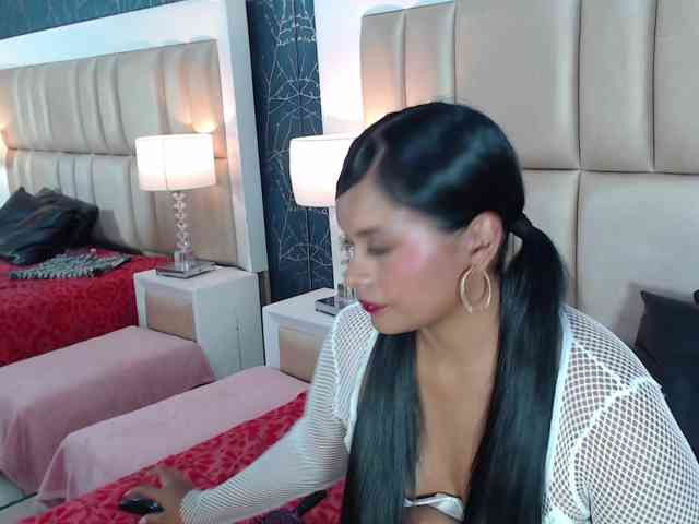 brunetteexposito's live room