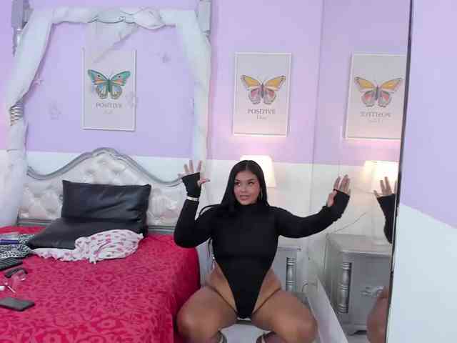 BrunetteExposito