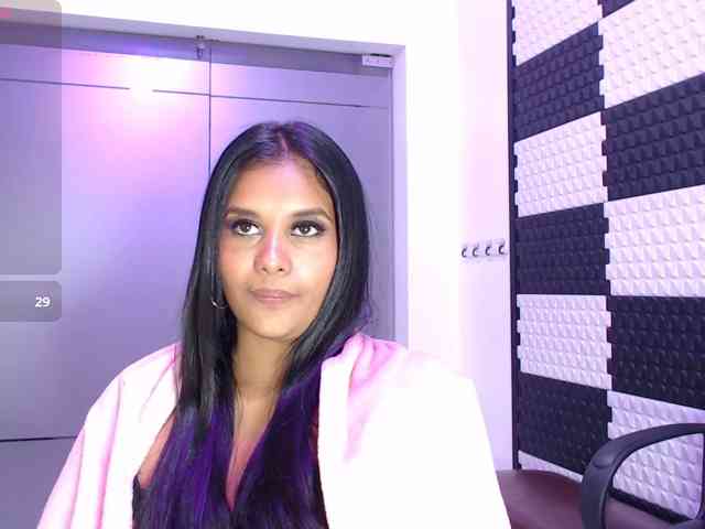 BrunetteExposito