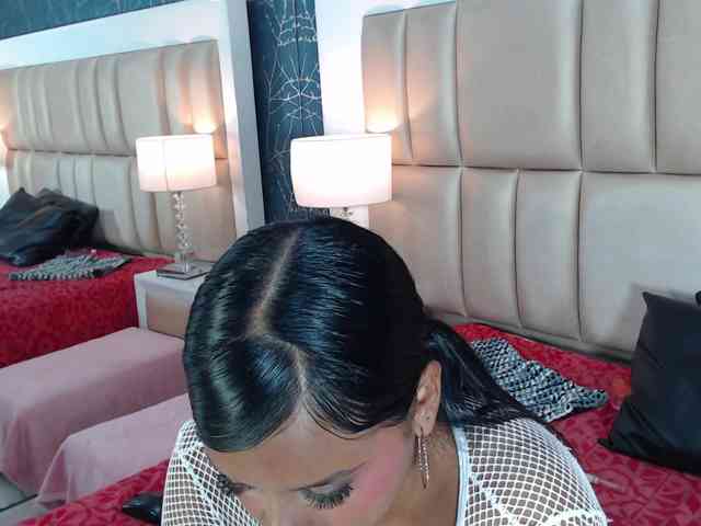 brunetteexposito's live room