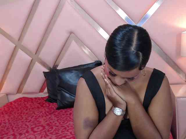 brunetteexposito's live room