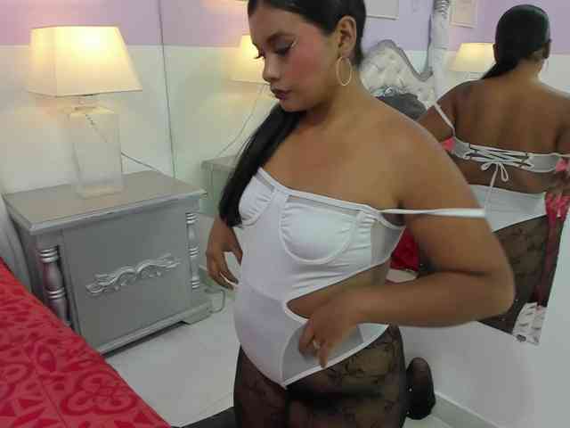 BrunetteExposito