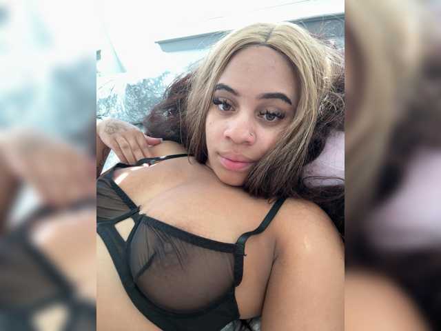 Yourgirlyhazell live cam on BongaCams