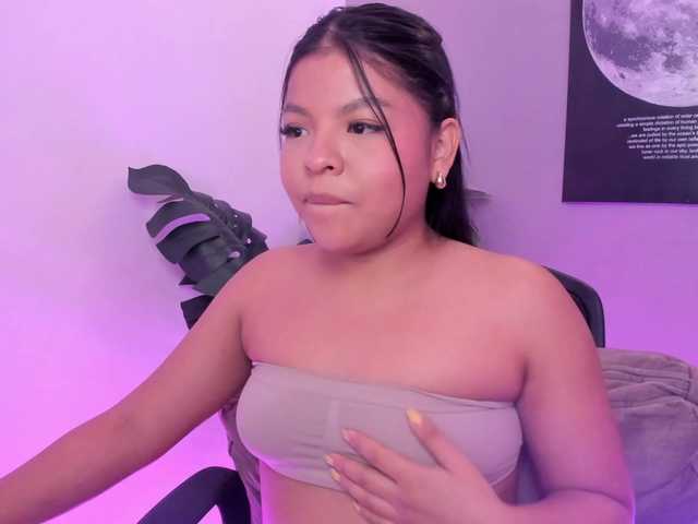Llittlemaya live cam on BongaCams