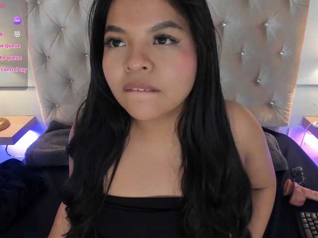 Llittlemaya live cam on BongaCams