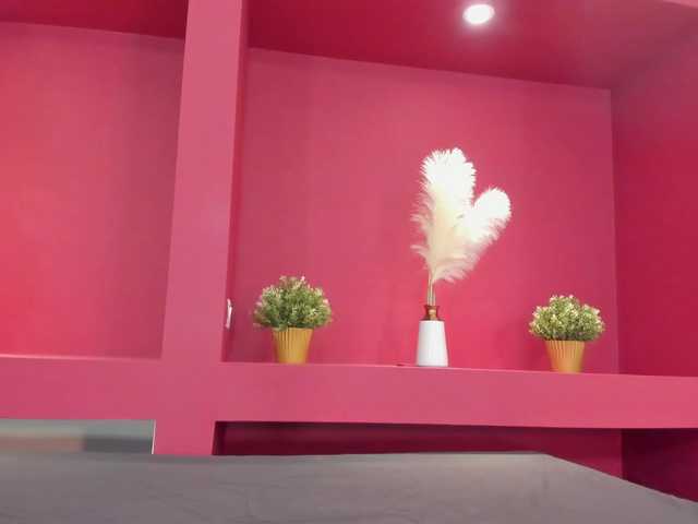 Llittlemaya live cam on BongaCams